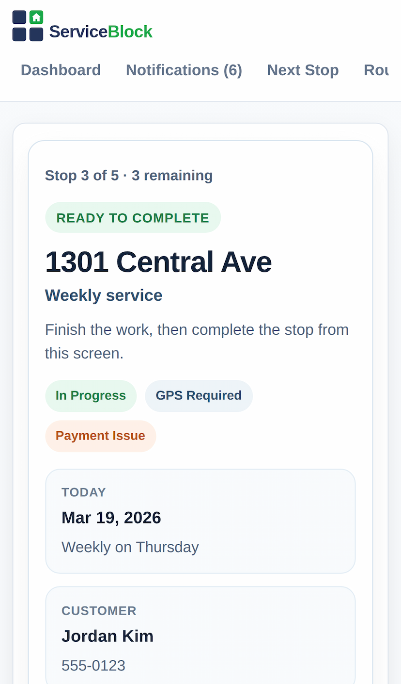 Mobile screenshot of the contractor visit detail screen